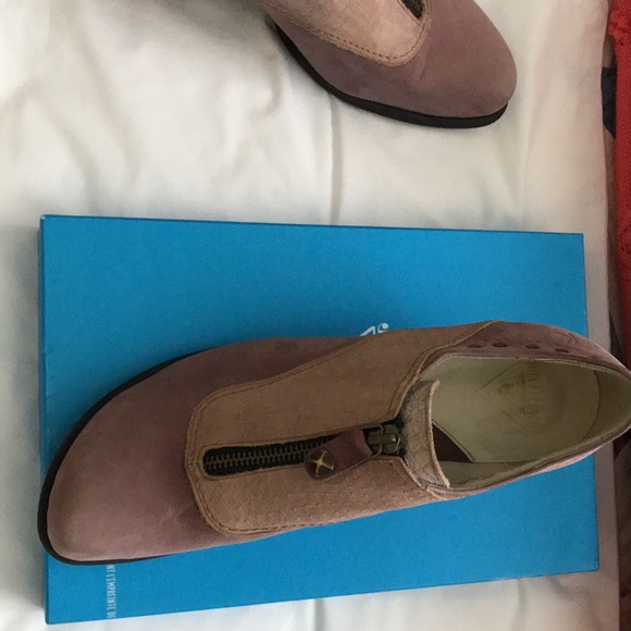 Bootee style shoe - Picture 3 of 4